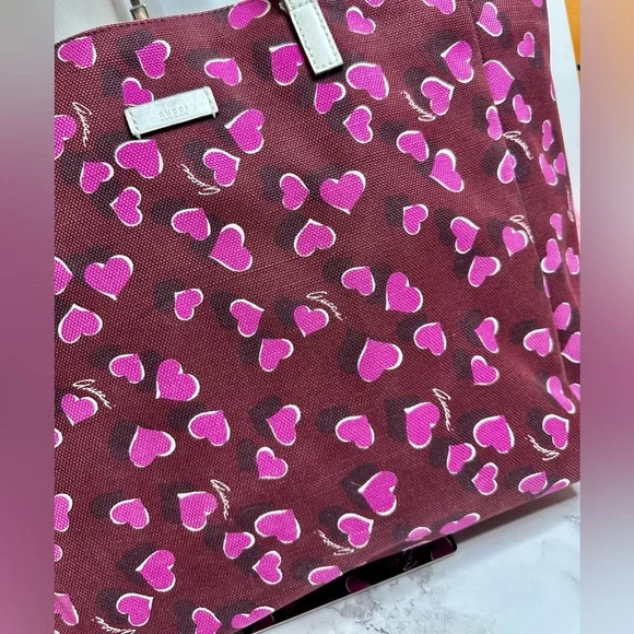 Limited Edition GUCCI Heartbeat Print Canvas Tote Bag - Picture 6 of 17